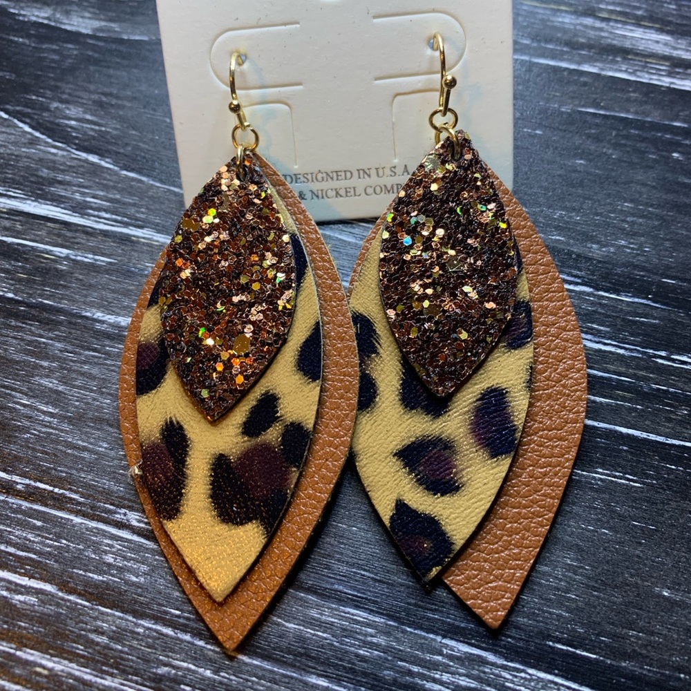 THREE LAYERED ANIMAL PATTERN GLITTER EARRINGS